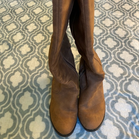 Women’s Cowboy Boots - Picture 3 of 4